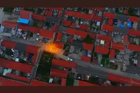 看看夜幕下别样美丽的城中村图片