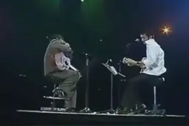 谢霆锋与王杰换歌对唱，一开口唱功辨知图片