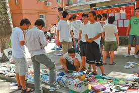 大学生扔昂贵垃圾“砸痛”清洁阿姨心图片