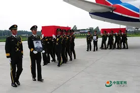 英雄忠魂长在 祖国和亲人接你回家图片