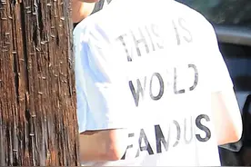 “暮光女”克里斯汀·斯图尔特和女友街头激吻图片