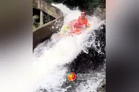 赣县西坳峡谷迎来“漂流客” 乡村百姓实现家门口旅游图片