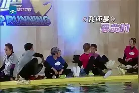 迪丽热巴一见水就怕，究竟是怎样回事！视频封面