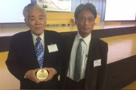 北大物理学院赵凯华教授荣获国际物理教育奖章图片