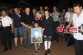 英雄归“莱”！23日“微Live”直播维和烈士杨树朋骨灰安葬仪式图片