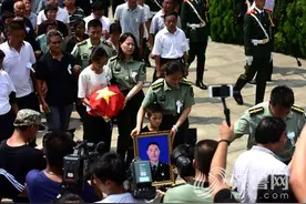 军嫂邹丽娜:与杨树朋聚少离多 错过丈夫最后的电话图片