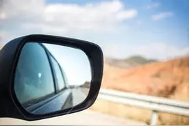 更换后视镜有必要去4S店吗图片