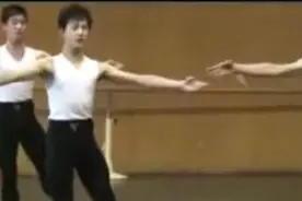 杨洋十七岁舞蹈视频 柔韧性胜过女子图片