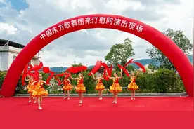 中国东方歌舞团来长汀慰问演出图片