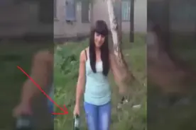 妹纸挑战脑袋碎啤酒瓶！视频封面