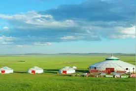 蒙古包里的蒙古人：大口吃肉，大碗喝酒，大声唱歌图片