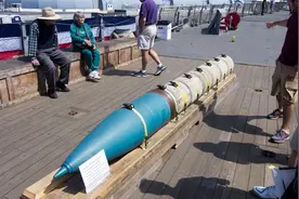 感受406毫米炮弹之巨，重1吨发射药包比人高图片