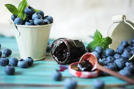 原来蓝莓果酱是这么做出来的图片