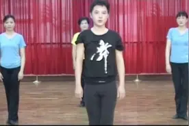 美丽又优雅的扇子舞演示与详细动作分解图片