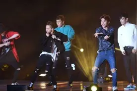 BIGBANG 权志龙香港见面会遭粉丝亲脸展贴心魅力