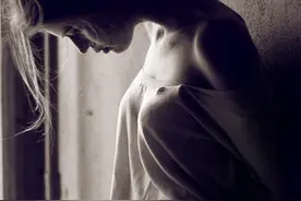 老婆看到我和前女友的微信，扇完巴掌就闹着要离婚，真是无理取闹图片