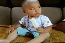 搞笑宝宝：敢抢我的雪糕，直接藐视你图片