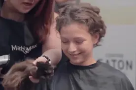 三姐妹同时把头发剃光头，剃头后瞬间美得不像话视频封面