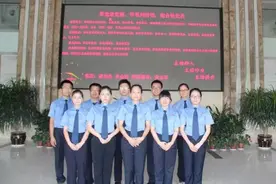 闽检先进典型系列公诉人的办案故事：三尺公诉台 无悔检察情图片