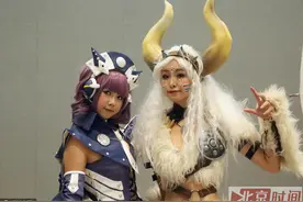 另类造型抢眼 异装大叔助阵北京漫展图片