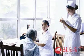 黄淮学院护理学院暑期开展爱心医疗服务图片