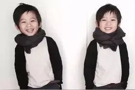 妈妈眼光好太幸福 双胞胎小正太靠穿搭走红图片