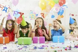 孩子过生日，一定要给他买礼物吗？这位妈妈就是不图片