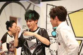 用方言来唱歌 成都妹子《直男癌》网上蹿红图片