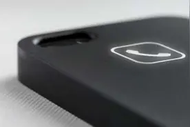 智能手机充电壳：能吸收太阳能也能吸收电磁能量图片