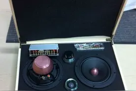 五菱宏光花万元加装顶级音响，效果那是相当震撼！图片