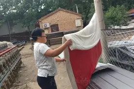 看农村媳妇是怎么注重生活中的小细节，从点滴做起精心照顾老人的视频封面