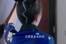 小姑子不敲门就跑进哥哥的房间，不料下一秒就尴尬了！视频封面