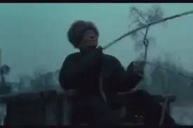 男子天黑路边遇到黄大仙 黄大仙问他：你看我是像人还是像神