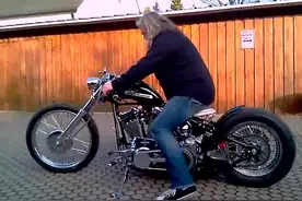 好帅的一辆摩托车，启动之后的轰鸣声真带劲，骑上之后太拉风了！图片