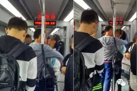 小情侣地铁拥吻！这一吻15公里25分钟！网友：“这班地铁有毒！”图片