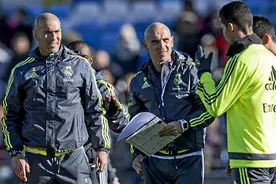 齐达内亲自向C罗传授任意球踢法 C罗心悦诚服图片