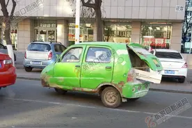 三轮摩托车变货车 摇摇晃晃有隐患图片