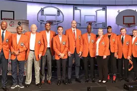 致敬传奇！2018NBA名人堂：纳什、雷阿伦、基德献动人演讲图片