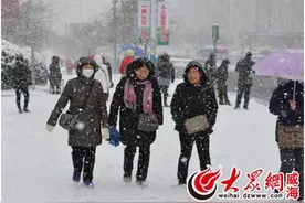 看看威海今天这场雪下得有多大！暴雪黄色预警图片