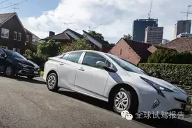 都是丰田系 普锐斯和混动卡罗拉对比下如何图片