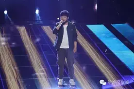 把那英唱哭的“新歌声”大胡子是哈尔滨毕业生，他要接环卫工父母去丽江开酒吧图片