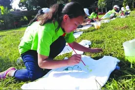 留守儿童励志夏令营——手绘T恤送父母！图片