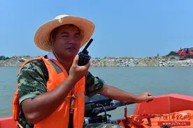 当兵苦不苦？抗洪战士告诉你图片