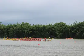 惠东县隆重举行第三届龙舟赛图片