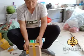 因为没有准备，一张纸壳，在洪君手里就能变成一个纸箱