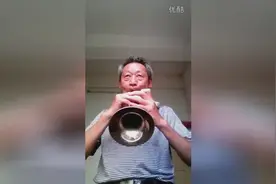 大叔吹了一段喜庆唢呐图片