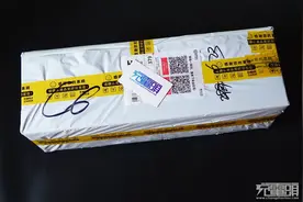 来自米家的智能台灯开箱图片