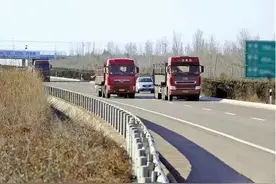 自驾遇到大货车该如何应对？图片