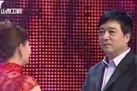 男子唱《耶利亚女郎》献妻子，还补办了迟到29年的婚礼，太感人图片