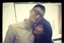 Papi酱约李小鹏？徐歌阳撩人床照顶汪峰上头条！#今日八爪图片